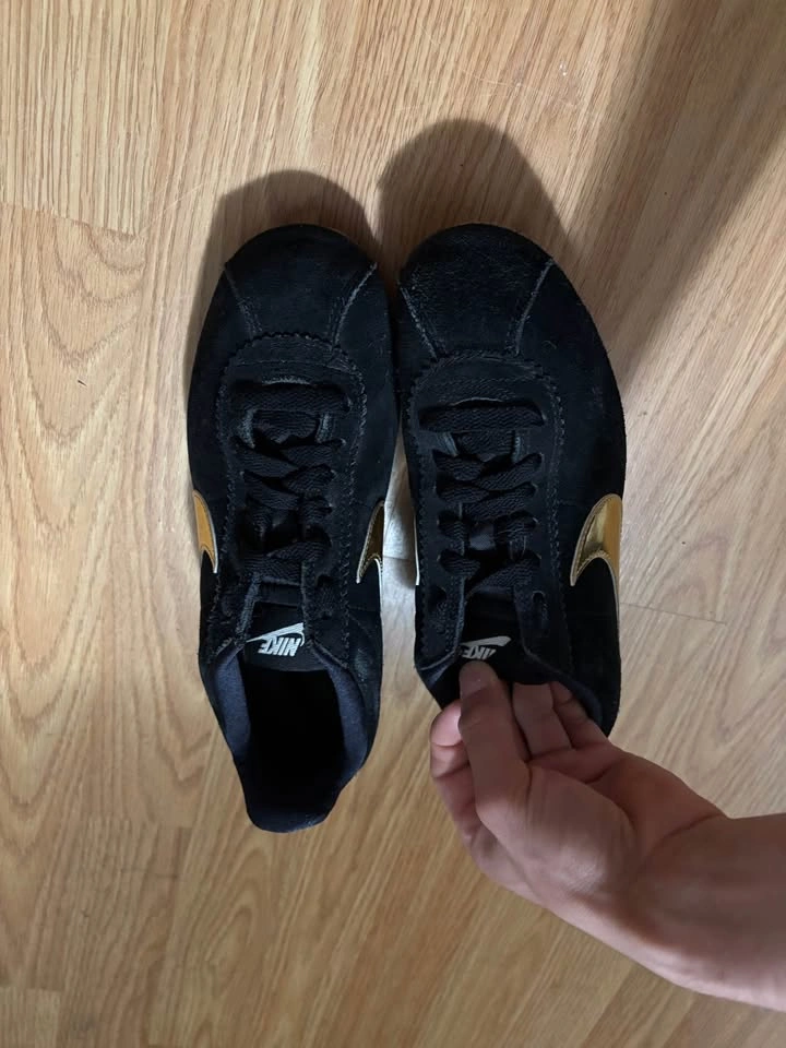 Nike Classic Cortez SE Black Suede Metallic Gold Size 7 US - photo 2