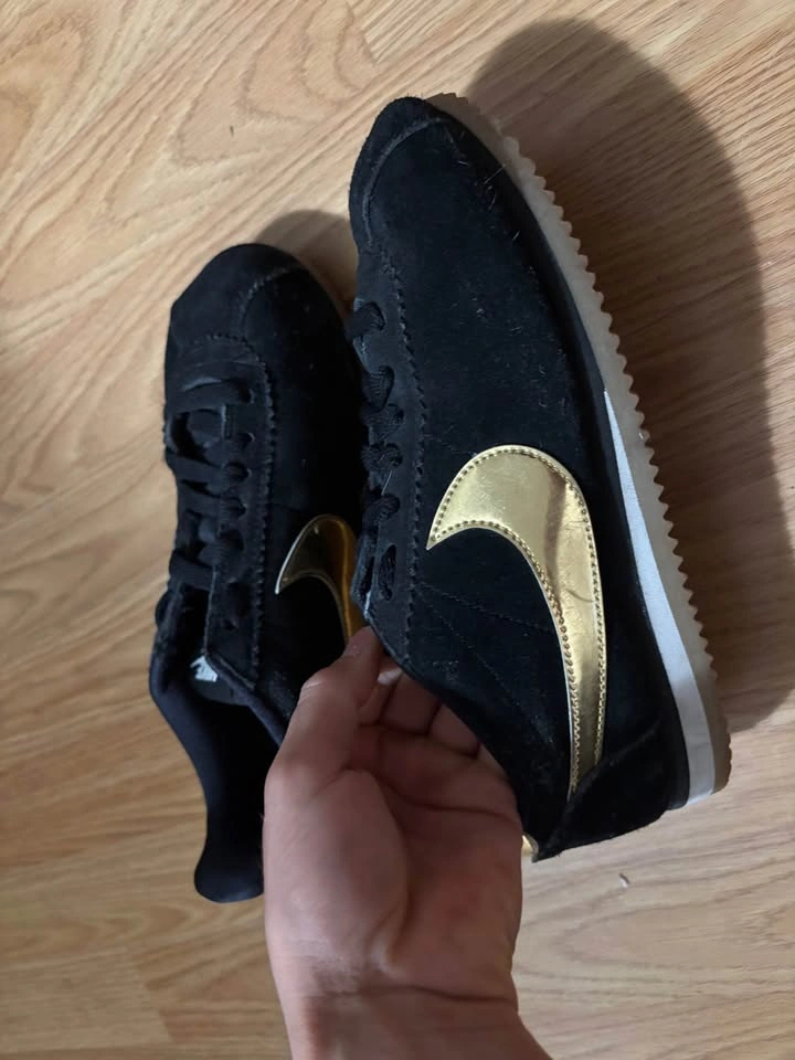 Nike Classic Cortez SE Black Suede Metallic Gold Size 7 US - photo 5