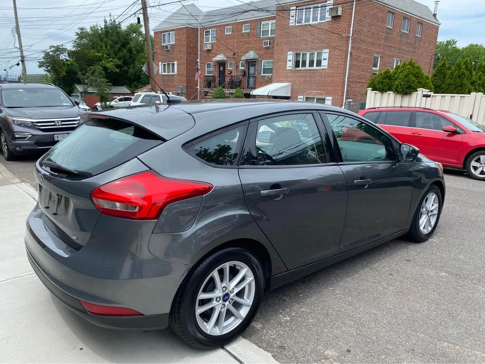 2018 Ford Focus SE Hatchback 4D - photo 3