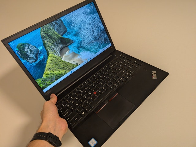 Lenovo E590 15.6" Quad i5/12GB RAM/256GB SSD/1920x1080p IPS - photo 2