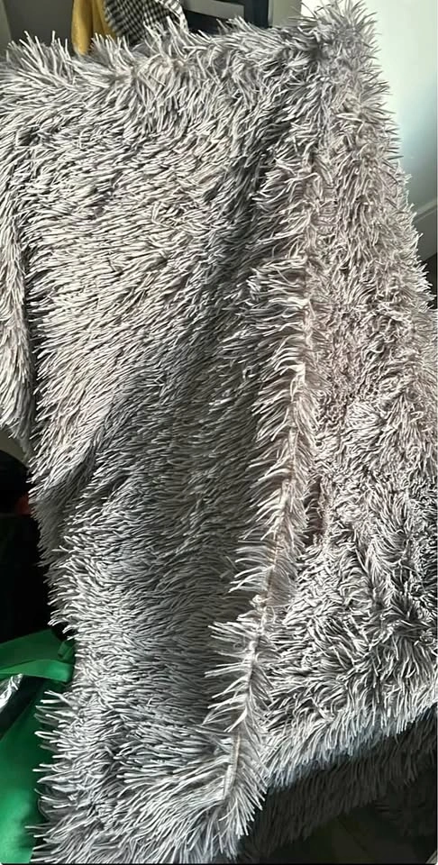 Faux fur throw blanket