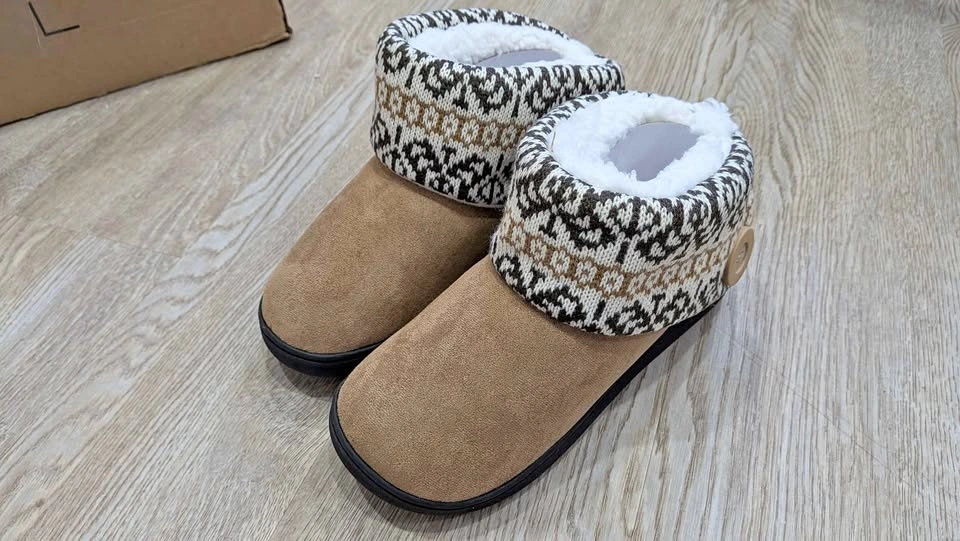 Brand New: Tan Sweater UGG-like Slipper Booties size 6