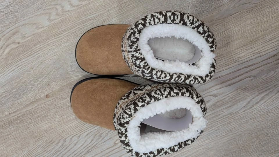 Brand New: Tan Sweater UGG-like Slipper Booties size 6 - photo 2