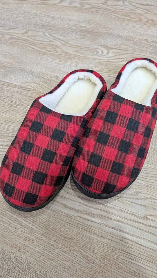 Brand New: Red/Black Plaid Winter Slippers Size S (5-6)