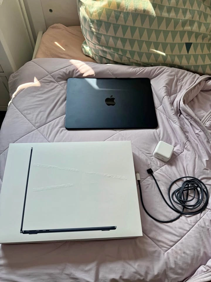 2025 MacBook Air 13-inch M4 CHIP | Midnight | 16GB RAM | 512GB S