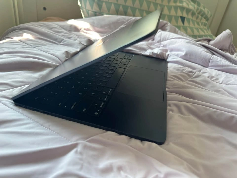 2025 MacBook Air 13-inch M4 CHIP | Midnight | 16GB RAM | 512GB S - photo 3