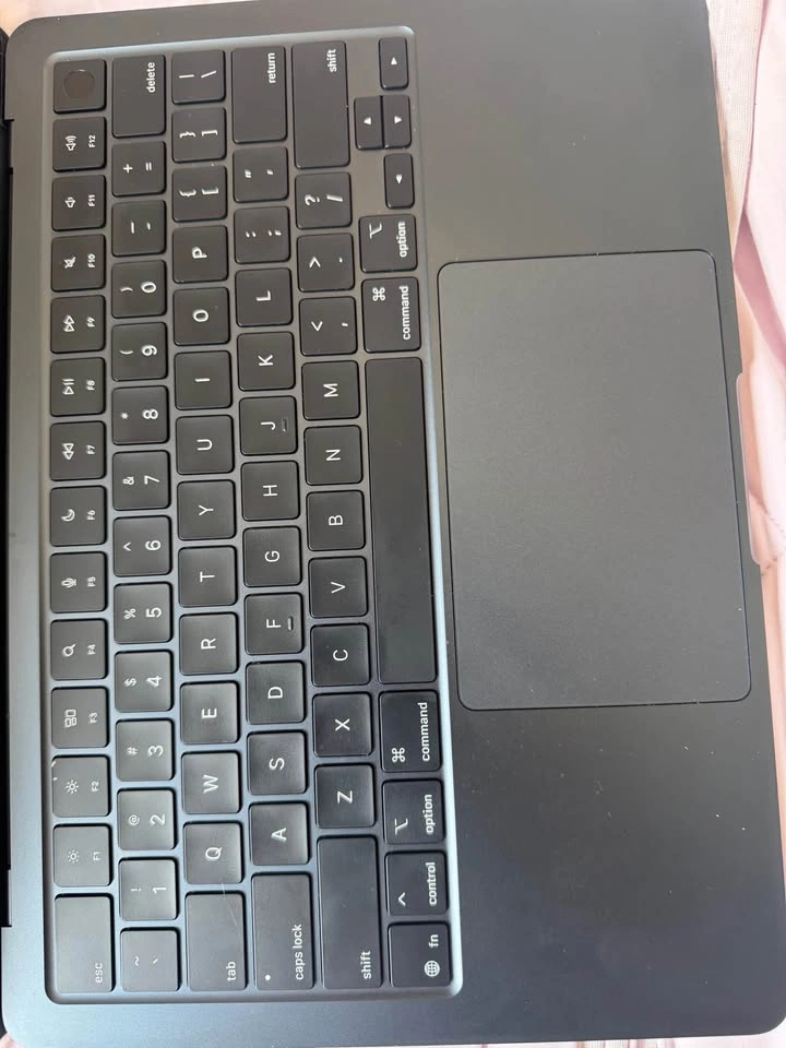 2025 MacBook Air 13-inch M4 CHIP | Midnight | 16GB RAM | 512GB S - photo 5