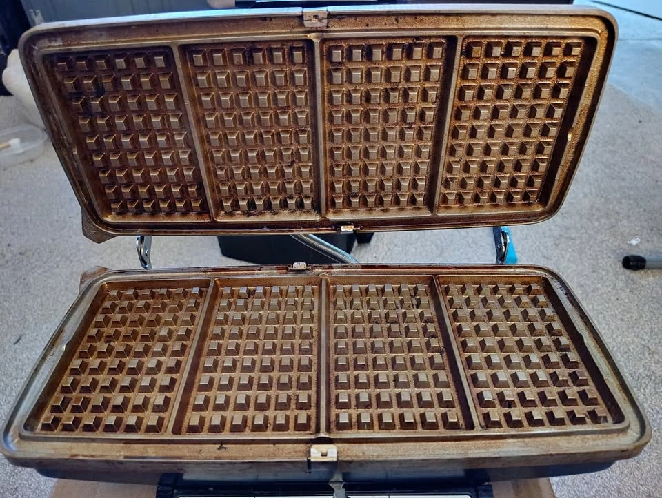 Vintage Sunbeam waffle iron/griller