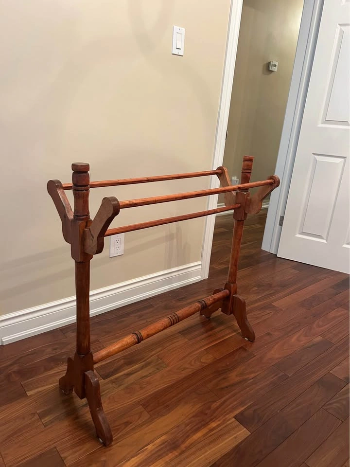 Solid Wood Quilt / Blanket Display Rack - photo 2