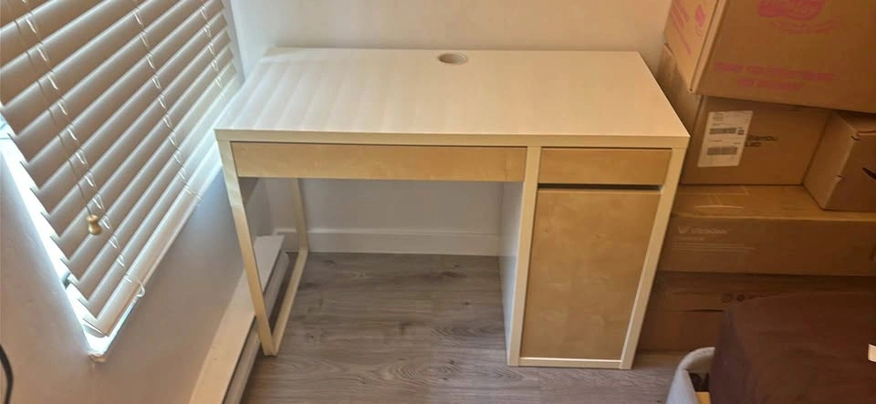 MICKE White & Tan Desk