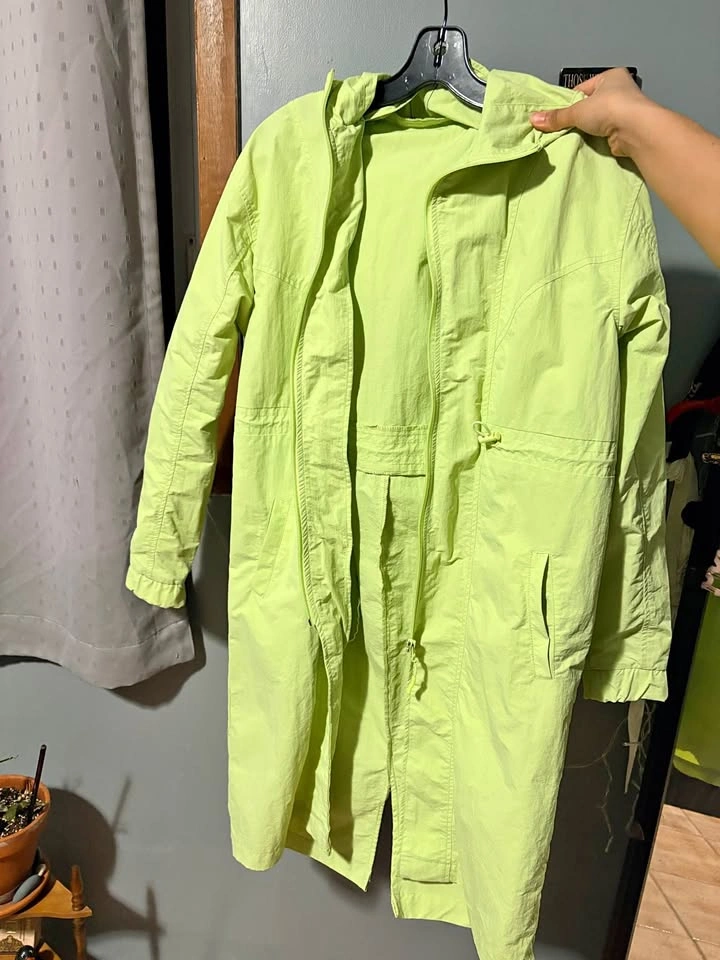 Light weight hooded coat