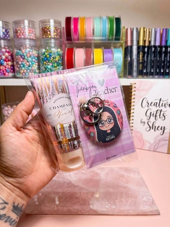 Personalized Pocket Mirror + BBW Body Cream (travel size) - photo 3