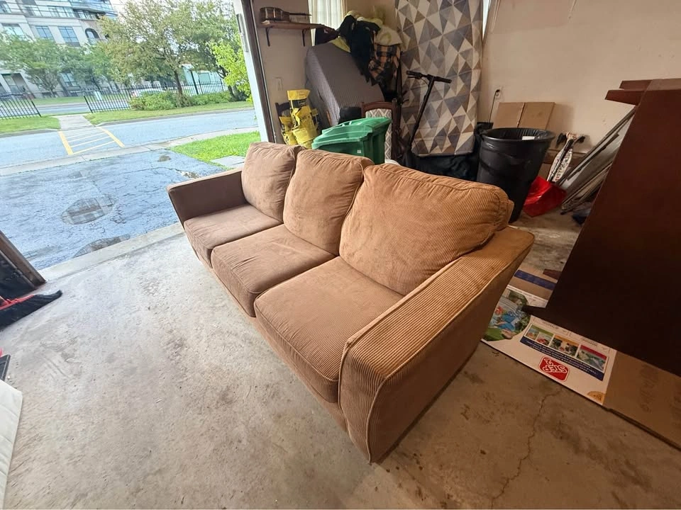 Free 3 seater sofa - photo 3