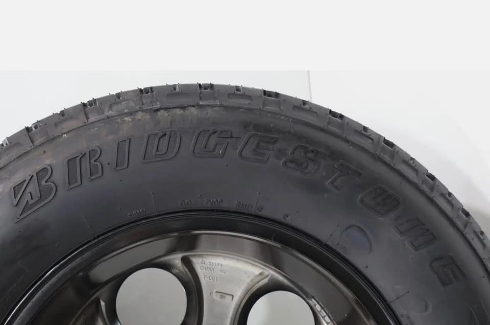 2017 Jeep Rim and Bridgestone Dueler A/T 255/70R18 Tire - photo 2