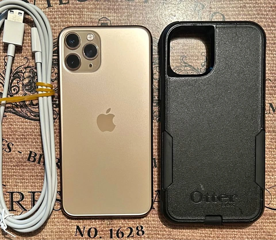 (100%) iPhone 11 Pro 64GB-Excellent CON+Accessories.