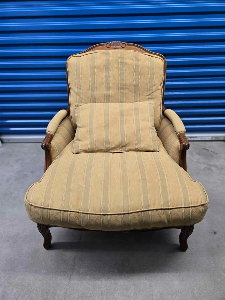 French Provincial Armchair with Pillow - photo 2
