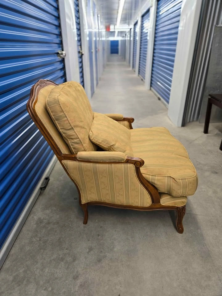 French Provincial Armchair with Pillow - photo 3