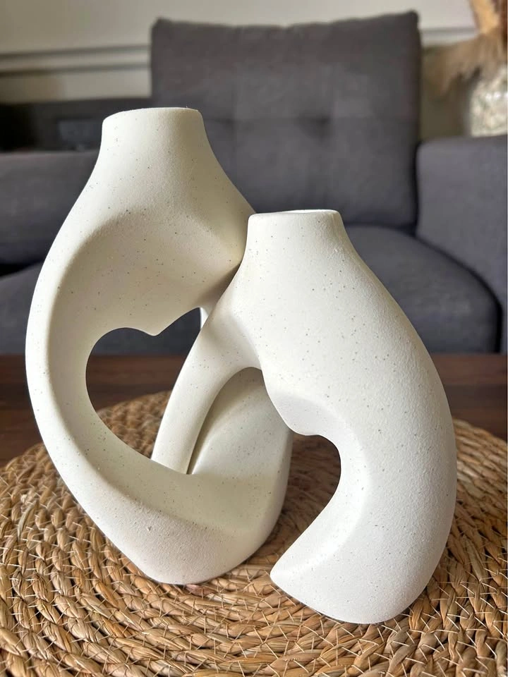Set of 2 heart vases