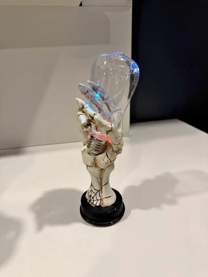 Halloween Skeleton Hand Colour-Changing LED Lamp