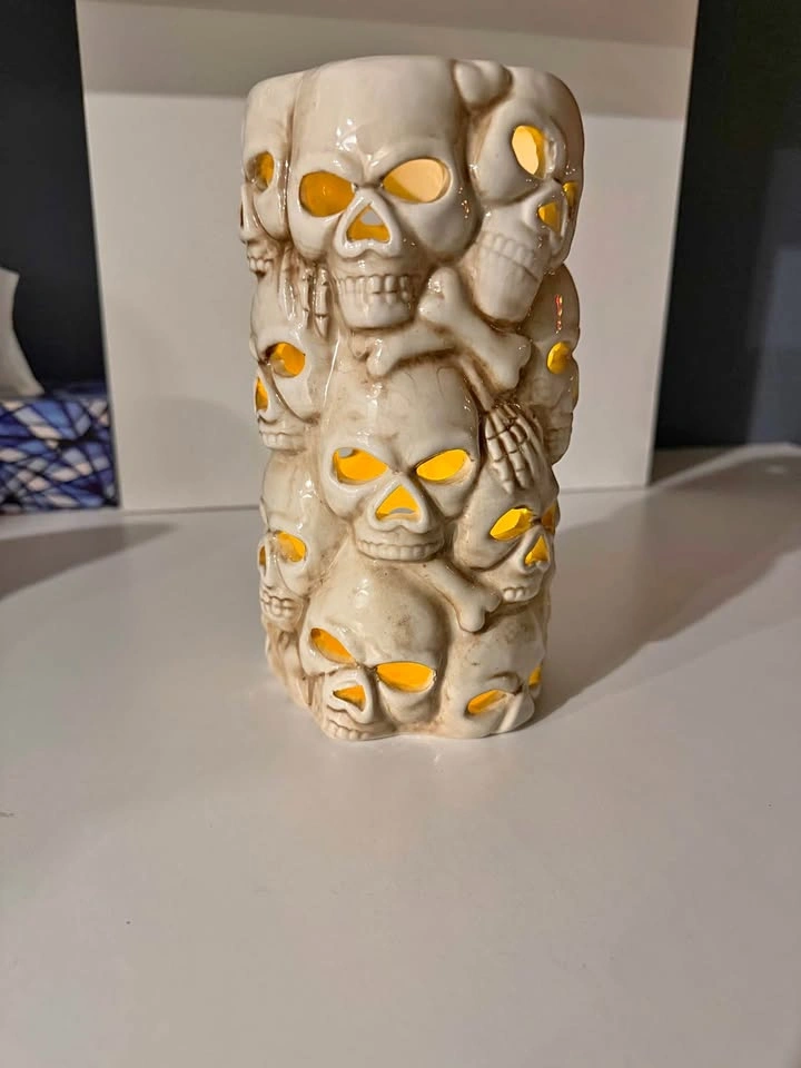 Halloween Skeleton Hand Colour-Changing LED Lamp