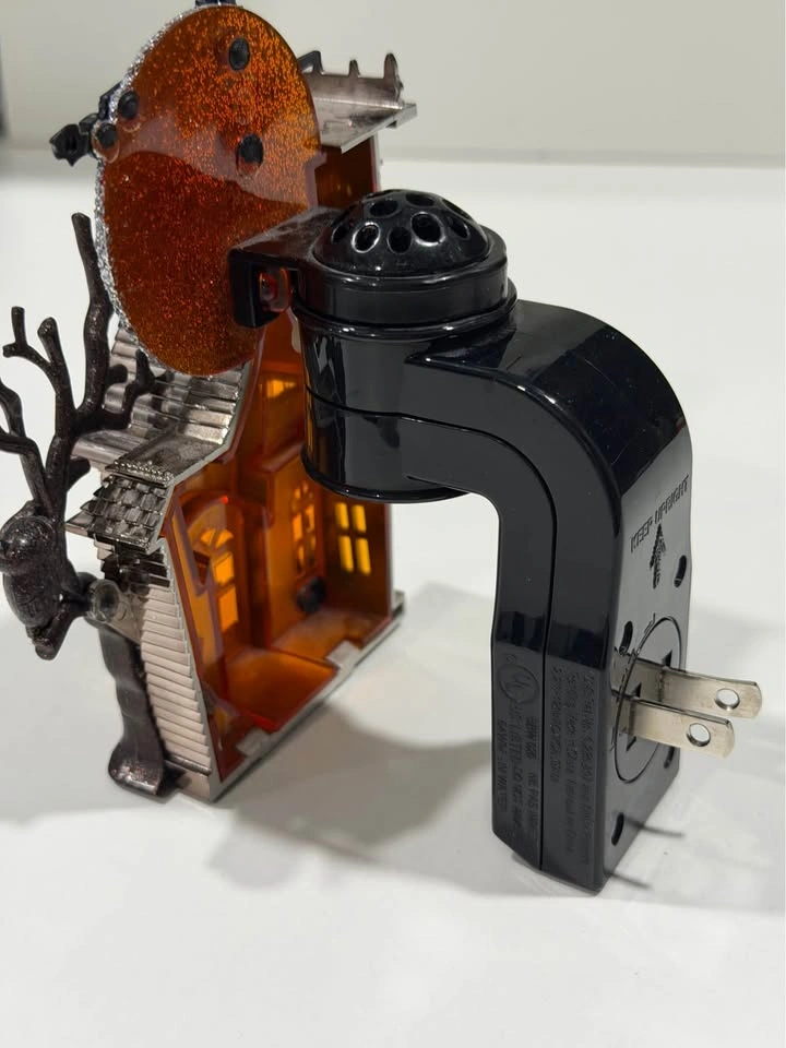 Bath & Body Works Halloween Haunted House Wallflower Plug-In - photo 3