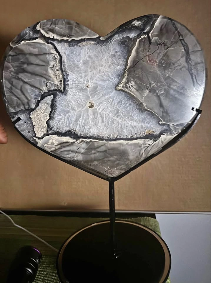 Huge UV Reactive Volcano Agate Heart – 11 lbs 2 oz – With Stand
