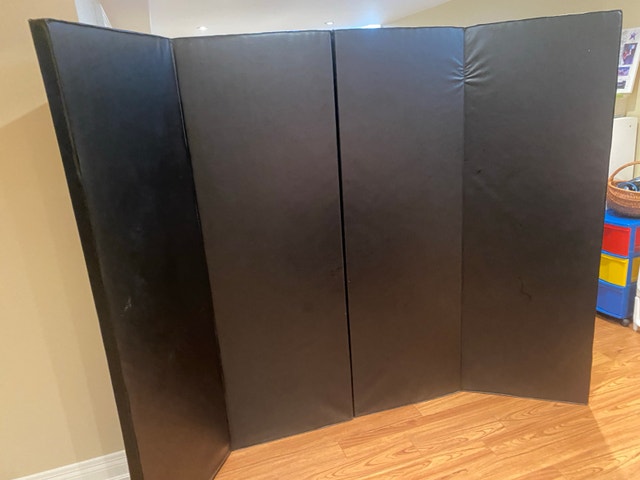 Folding Gym Mat / Wrestling Mat - AmStaff Fitness - Like New - photo 2