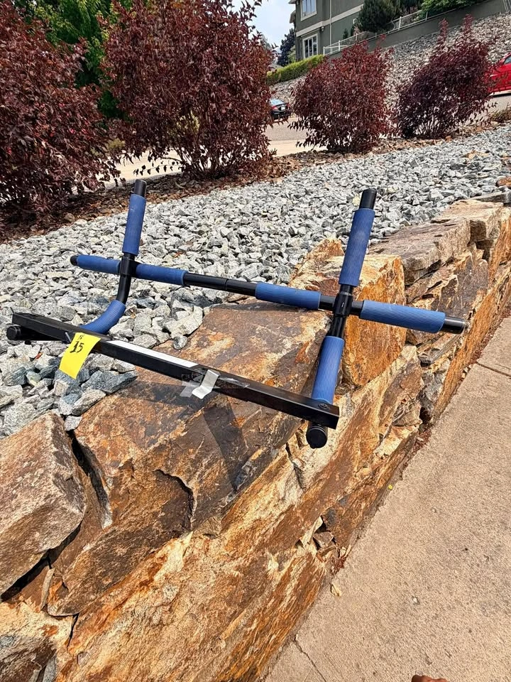 Multi-Grip Doorway Pull-Up Bar