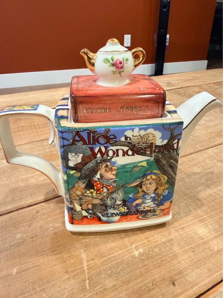 James Sadler Alice in Wonderland Teapot and Collector Plate - photo 3
