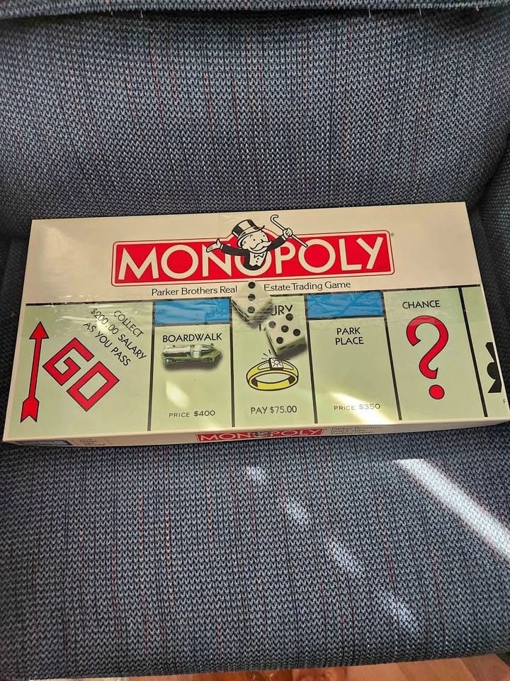 FOR SALE: Vintage 1985 Parker Brothers Monopoly