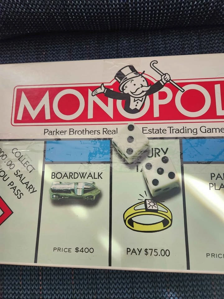 FOR SALE: Vintage 1985 Parker Brothers Monopoly - photo 2