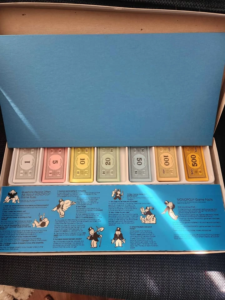 FOR SALE: Vintage 1985 Parker Brothers Monopoly - photo 5