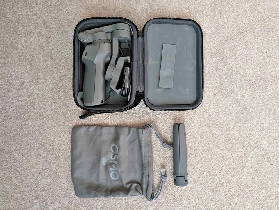 Like New DJI Osmo Mobile 3 Combo - Smartphone Gimbal