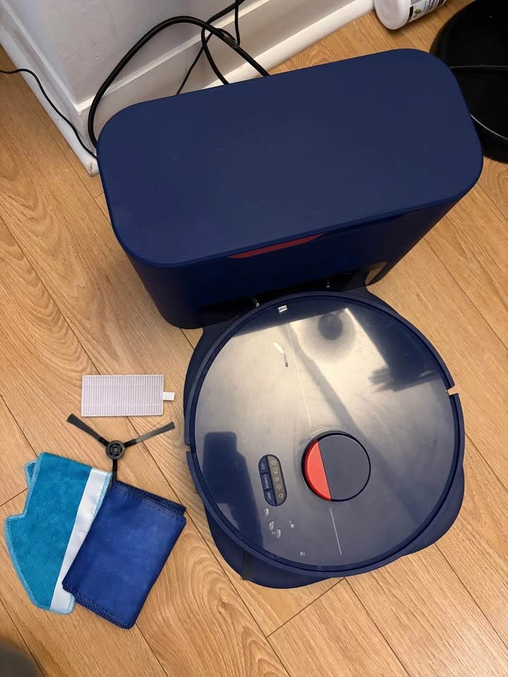 bObsweep Dustin Self-Emptying Robot Vacuum & Mop - photo 2