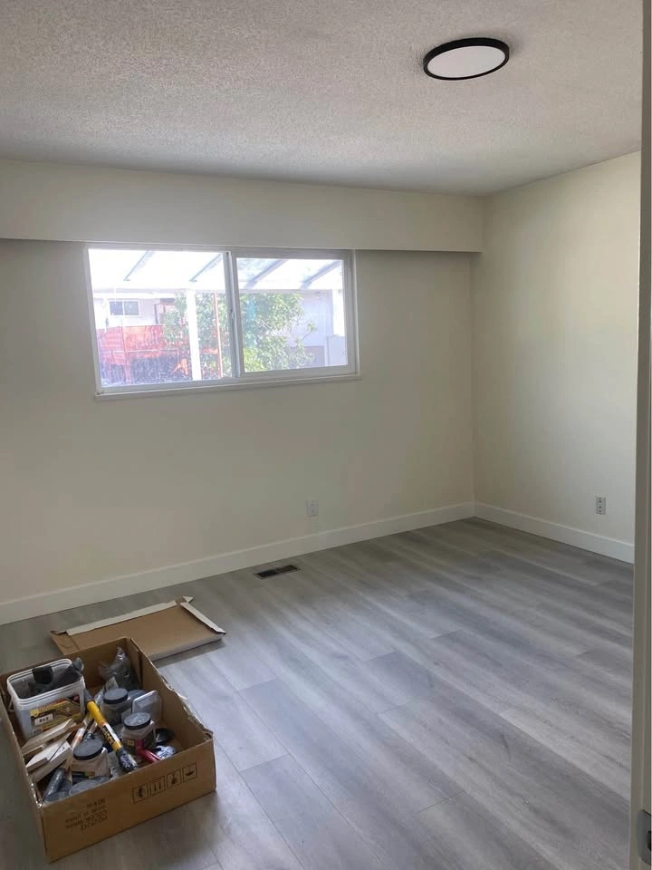 Newly Renovated 2BR Upstairs Private Suite - photo 5
