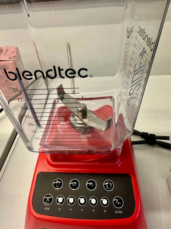 Brand New Blendtec Classic 575 Poppy Blender with Extra Jar - photo 3