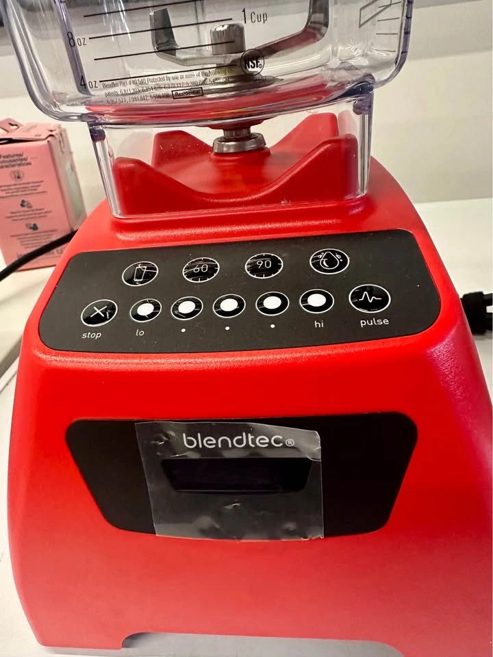 Brand New Blendtec Classic 575 Poppy Blender with Extra Jar - photo 4