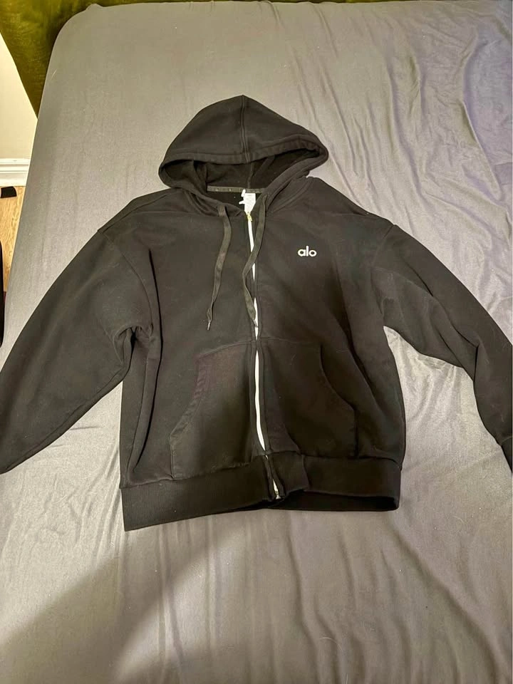ALO tracksuit (size s hoodie size m pants)