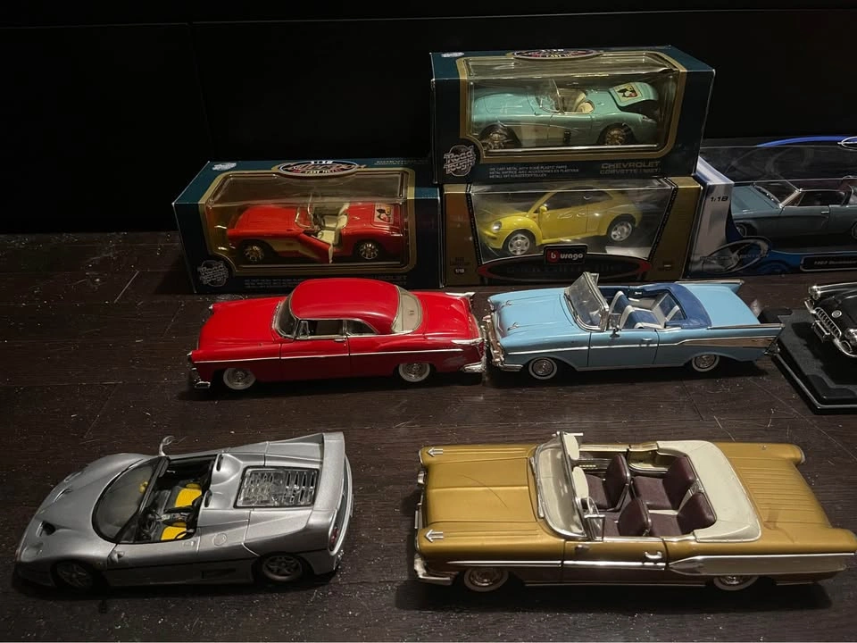 1:18 model cars for sale ($300 FOR EVERYTHING) - photo 3