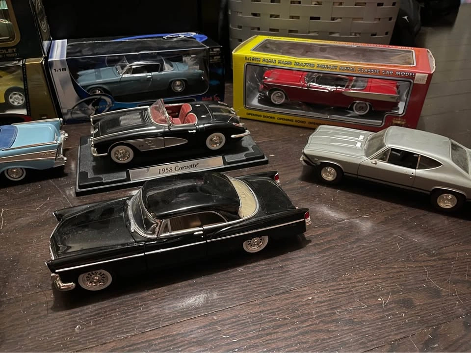 1:18 model cars for sale ($300 FOR EVERYTHING) - photo 4