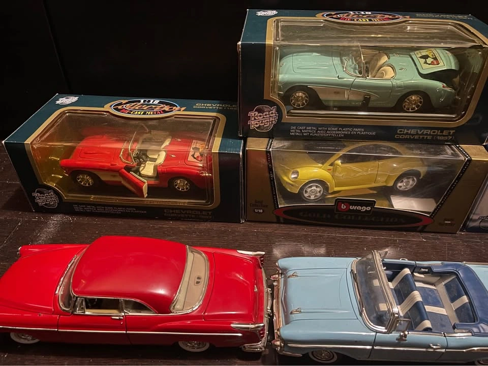1:18 model cars for sale ($300 FOR EVERYTHING) - photo 5