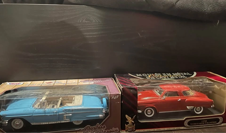 2 rare 1:18 scale model cars in the box - photo 2