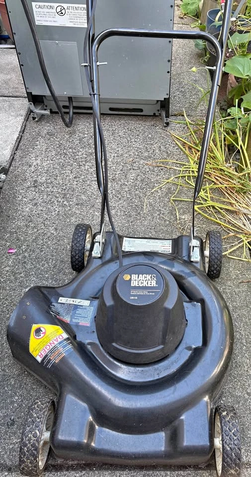 Almost new 18" Electric mower (46cm)