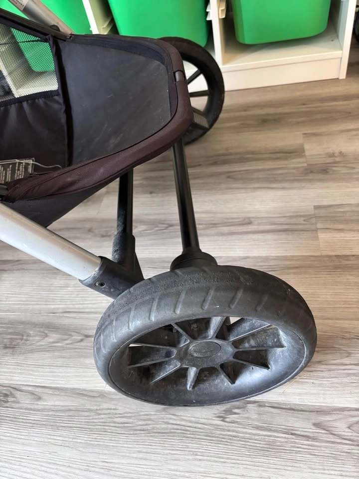 Evenflo Pivot Xpand Stroller – Used, Excellent Condition - photo 2