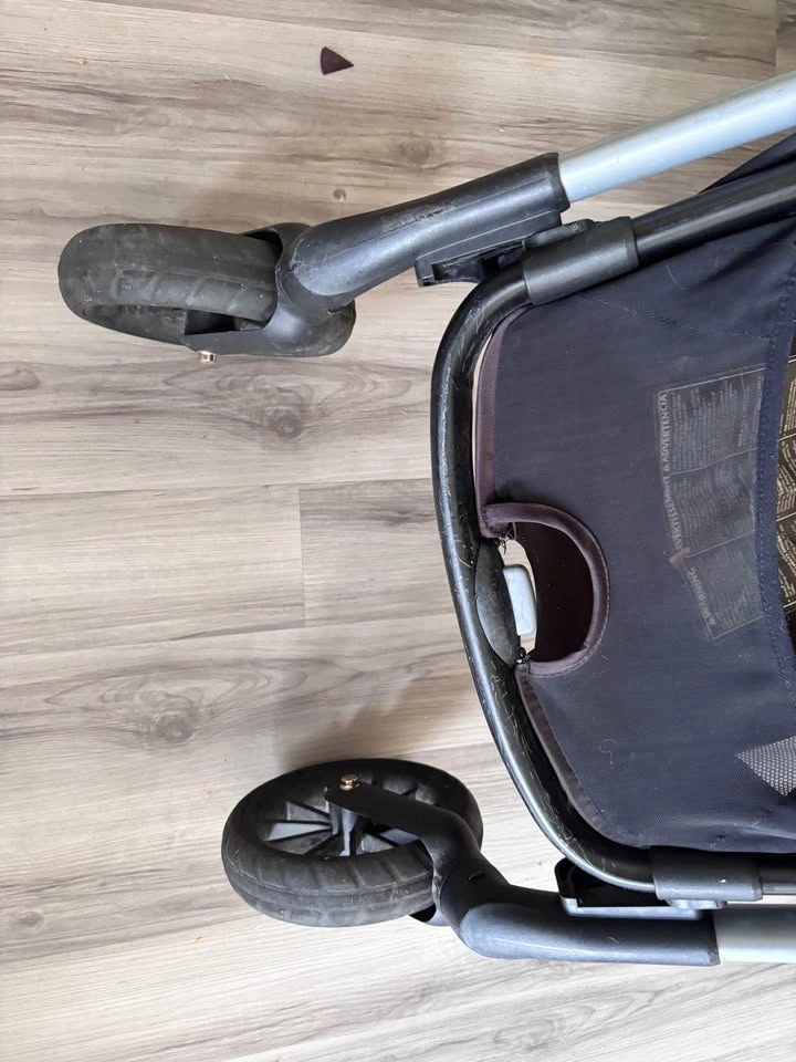 Evenflo Pivot Xpand Stroller – Used, Excellent Condition - photo 3