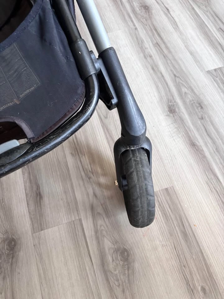 Evenflo Pivot Xpand Stroller – Used, Excellent Condition - photo 4