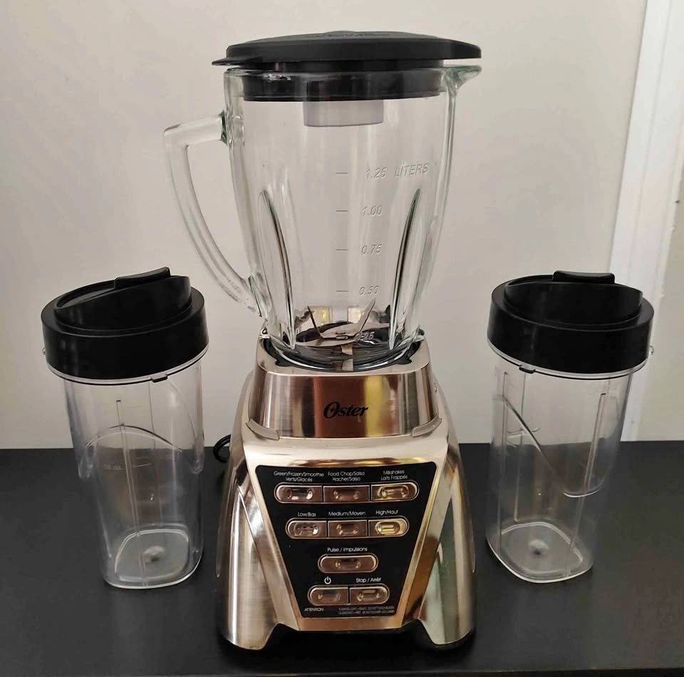 Oster Pro 1200W Blender - Powerful & Versatile - (Moving Sale)