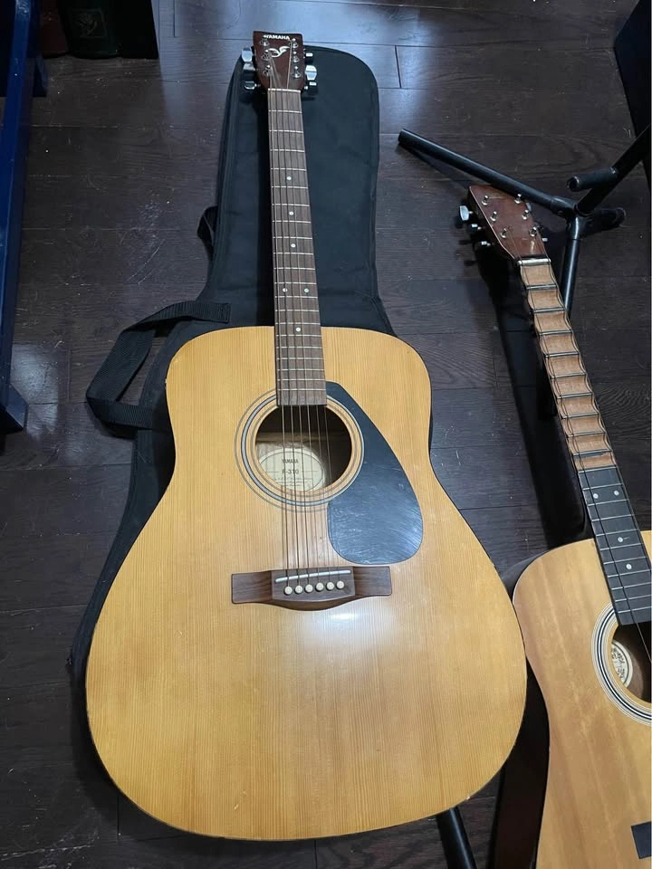 Massive guitar lot, stands and bag priced to go - photo 2
