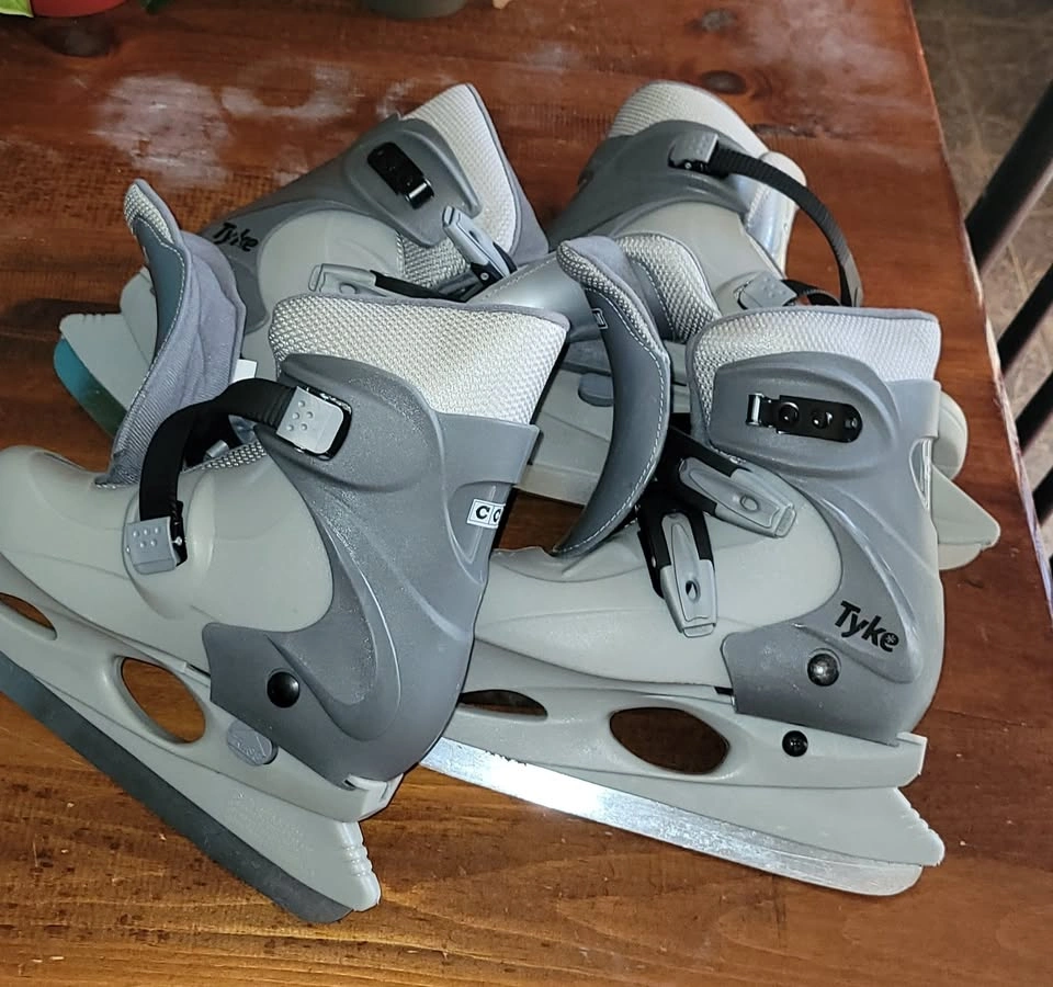 CCM Youth Adjustable Skates - Junior Size 2-3-4