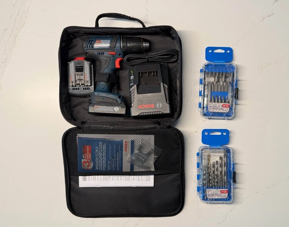 Bosch 18V power drill with 2 Li-ion batteries/charger and bits - photo 2